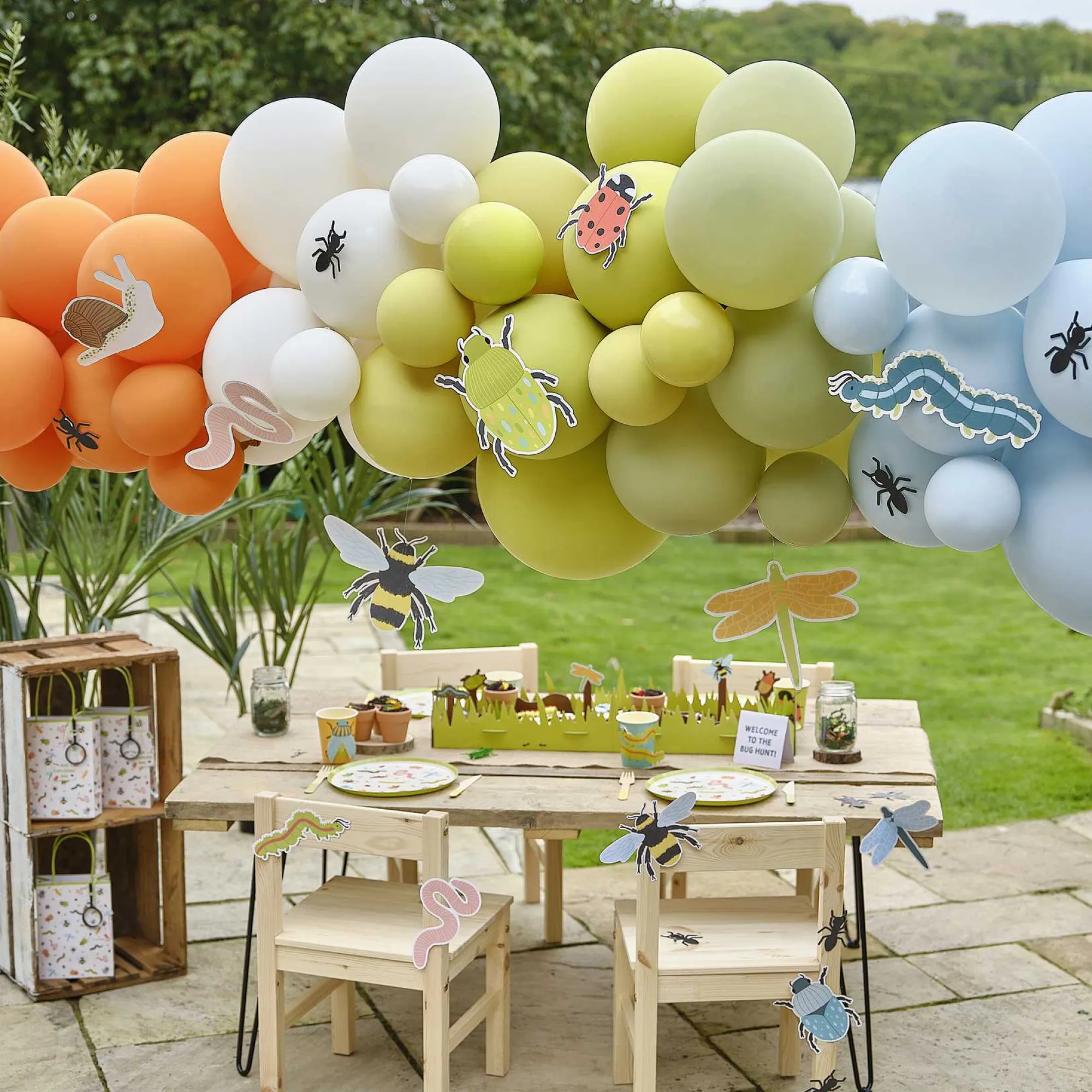 Balloons|Birthday*Whistlefish Bug Party Balloon Arch with Card Bugs