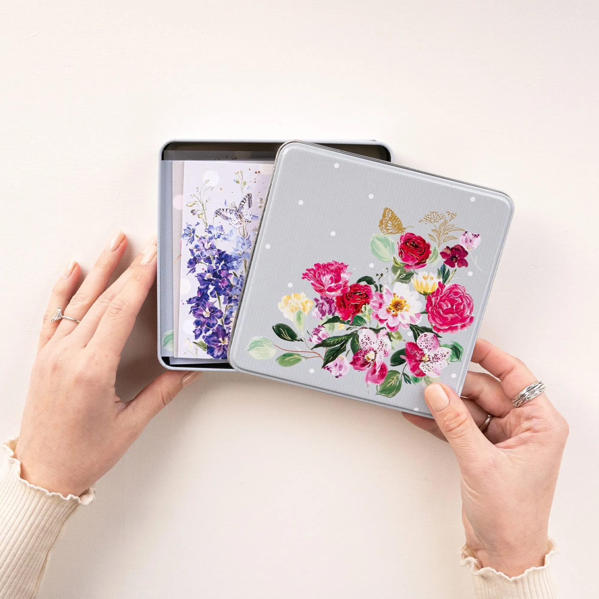Under £20|Under £10*Whistlefish Country Flowers Notelet Tin