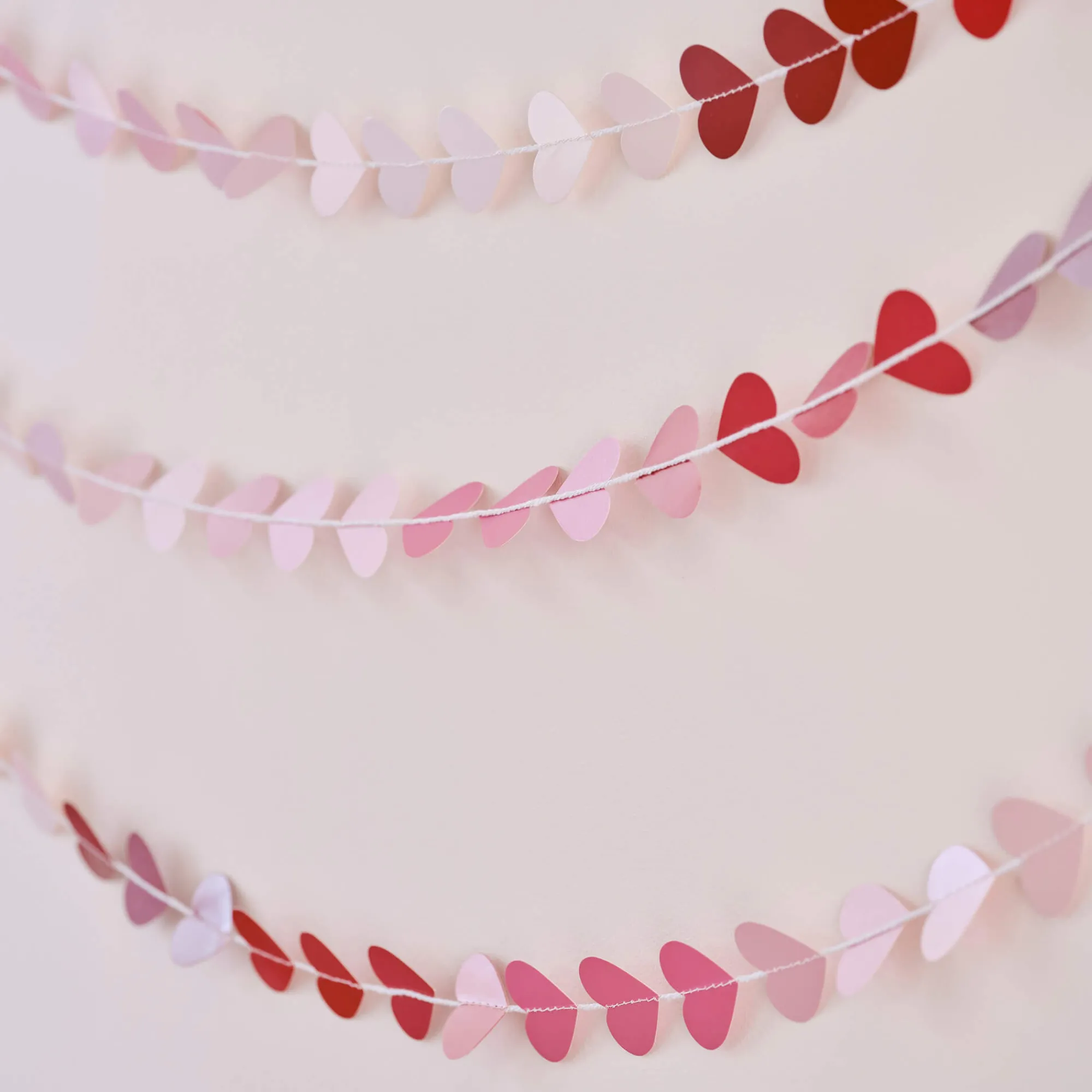 Decorations*Whistlefish Ombre Heart Garland Decoration